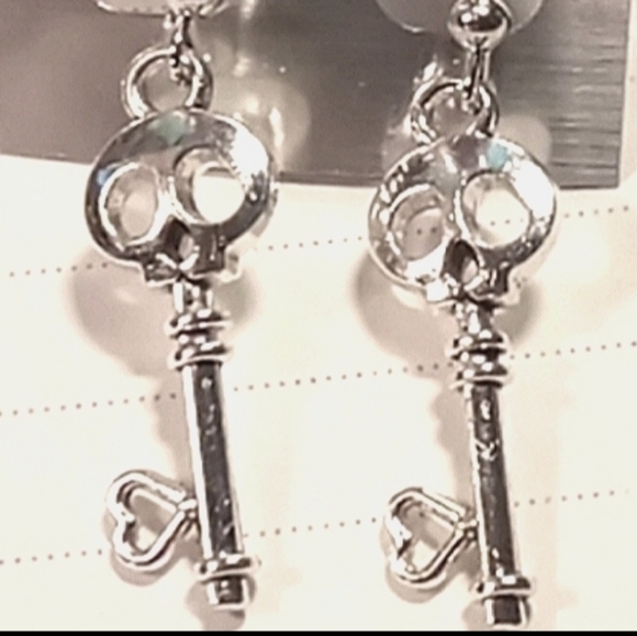 Skull Key Earrings NEW Hades:Pluto Greek Roman Mythology Handmade - Picture 5 of 7